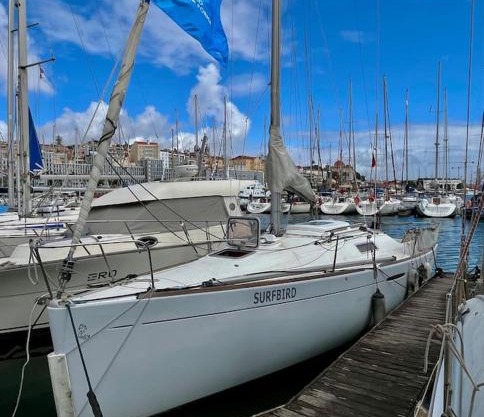 Surfbird Cozy Sailboat Escape