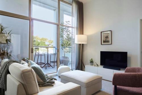 Surry Hills Loft-Style Heritage 1BR - Indoor Pool, Sauna & Gym