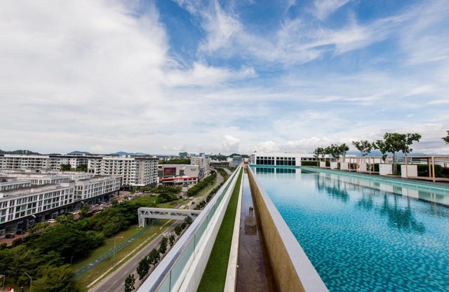 Sutera Avenue by Pinstay