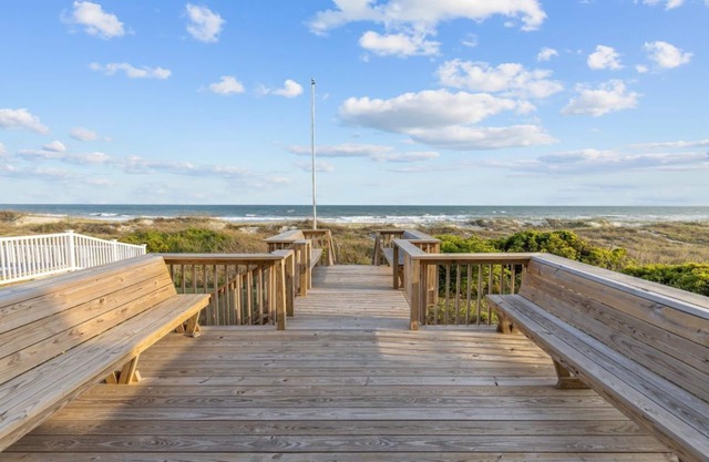 Sutton Cottage-Ocean Front Home