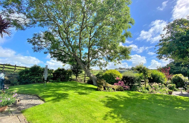 SWALLOW COTTAGE, pet friendly, with open fire in Port Isaac