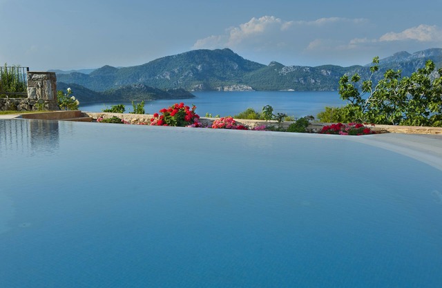 Swan Lake Boutique Hotel - Adults Only