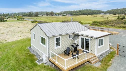 Swan Lake Cottage by AvantStay Views Firepit
