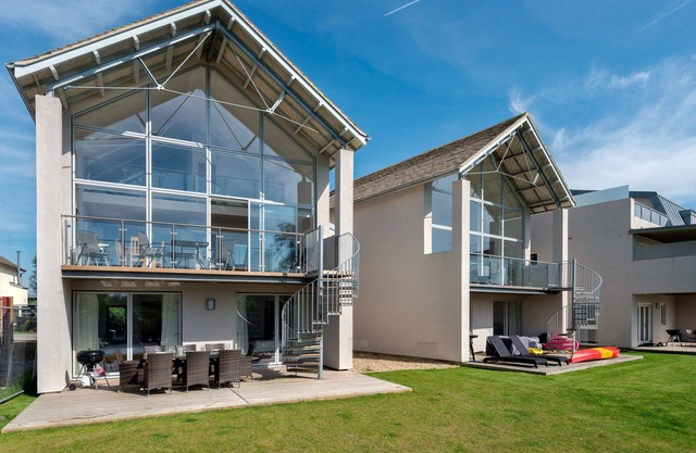 Swan's Rest (HM103), Lower Mill Estate, Cotswolds