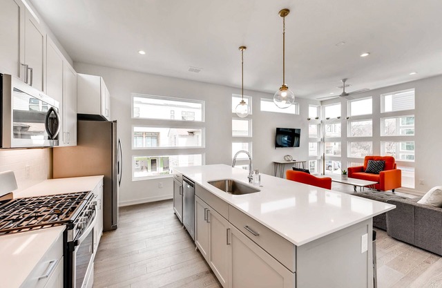 Swanky Modern and Bright home in Prime Location
