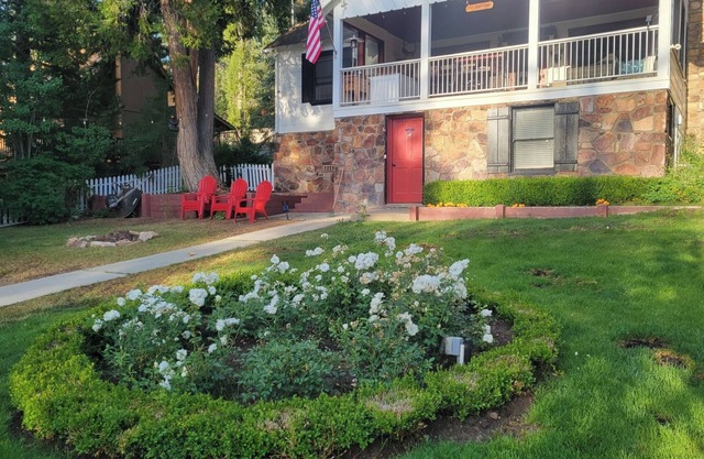 Sweet cottage with Wifi in Boulder Bay area of Big Bear Lake