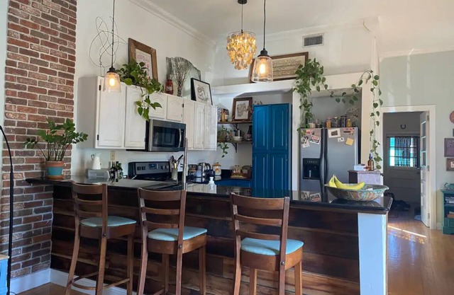 Sweet July Mid-city Getaway w/parking & garden