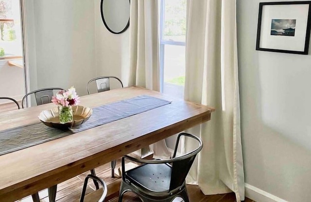 Sweet Retreat 1: 3 BDR Stylish & Cozy Min To Colby