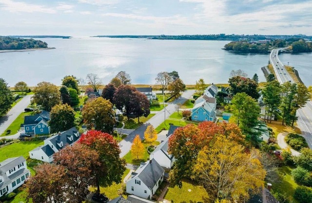Sweet Seaside Cottage!