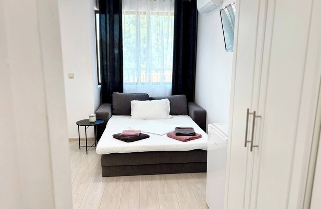 Sweet tiny house-central studio
