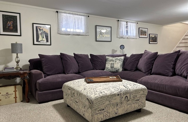 Sweetheart City Inn! Clean/Private, centrally located, free parking, pets ok