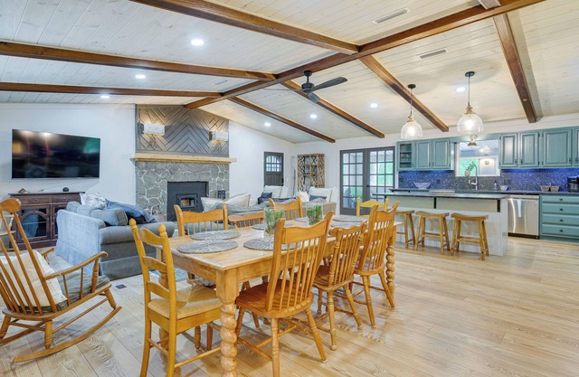 'Sweetwater Bluff' Home On The Hiawassee w/Views!