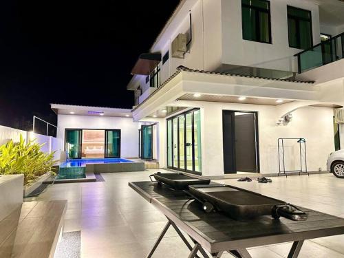 Swimming Pool Homestay