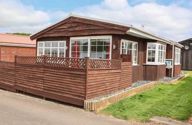SWISS COTTAGE, pet friendly, country holiday cottage in Bridlington
