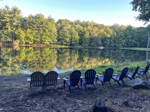 Switch to hosting Peaceful Lakefront Stay, HotTub, Fireplace, Kayaks