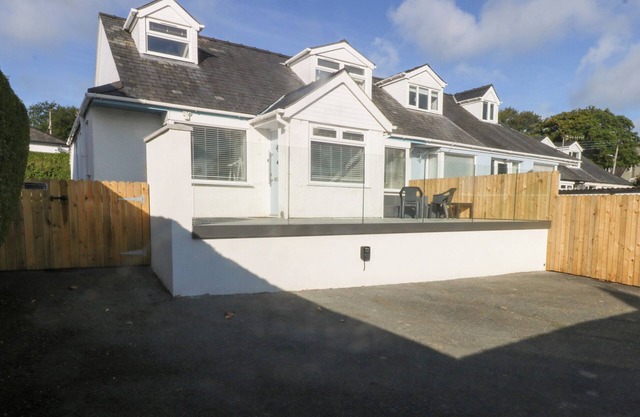 SWN Y DON, pet friendly, country holiday cottage in Llanbedrog