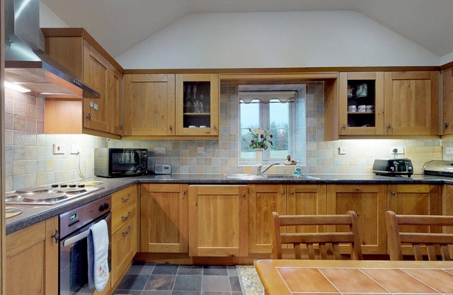 Swn Yr Aber - Two Bedroom Cottage, Sleeps 4