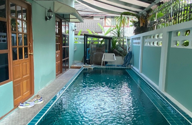 T-house Bkk - 6BR Max15people private house with swimming pool near BTS