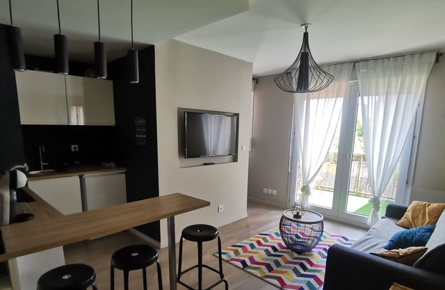 T1bis 30m2 refurbished with terrace, transport, 15min walk from the Capitol