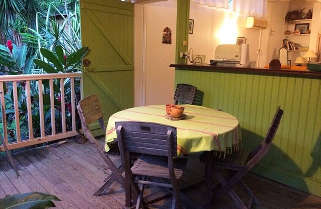 T2 air-conditioned DAKOTA, DESHAIES, 350m from Grande Anse beach, 2/4 people, kitchen, bathroom