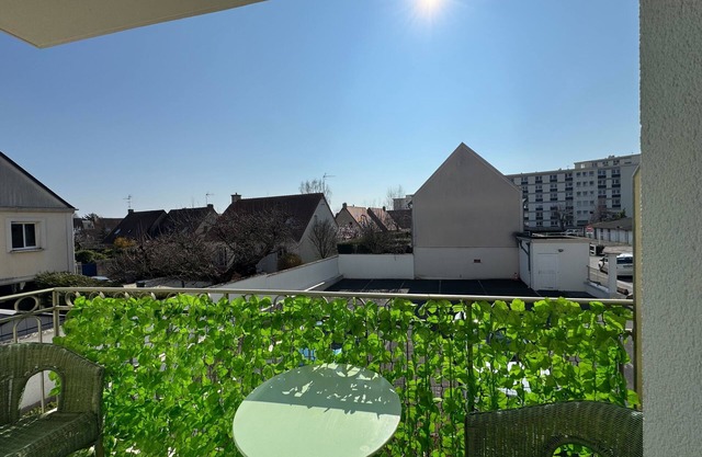 T2 well equipped with balcony in Caen