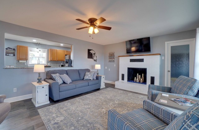 Table Rock Lake Home - Fire Pit & Lake Views!