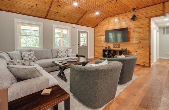 Table Rock Lake Vacation Rental with Swim Dock!