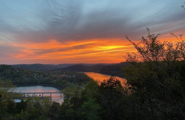 Table Rock Lakeview Home Retreat: Stunning Sunsets, Close to Eureka Springs