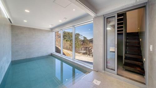 Taean Oaten Pool Villa