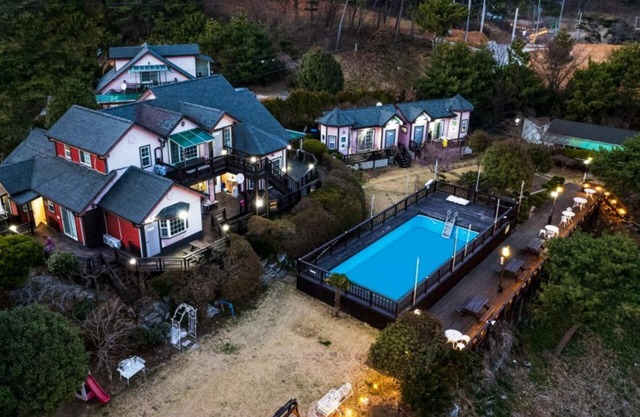 Taean Time Travel Pension