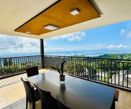 Tagaytay Staycation - Balaico 2 balconies Taal View 2BR
