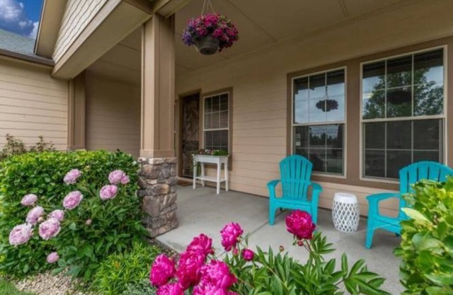 TAHITI AT THE VILLAGE - EXECUTIVE Home "BEST" Location in Boise/Meridian Area!