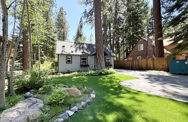 Tahoe Park Cottage - West Shore Getaway - Ideal for couples or small families