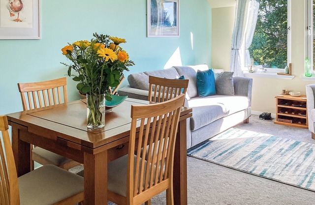Taigh na Tunnagan is a two bedroom apartment in the seaside town of Nairn.