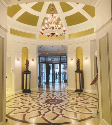 Taj 2 bed Suite - deluxe with lounge, kitchen & stunning Table Mtn views near top floor