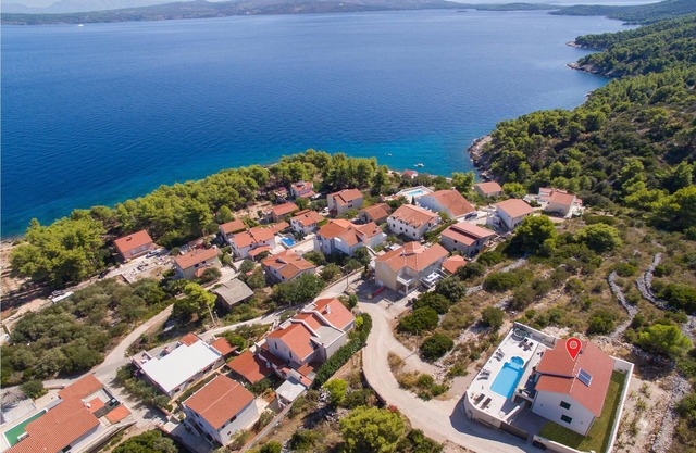 Take the opportunity to spend your vacation in this tastefully furnished vacation home with pool, in