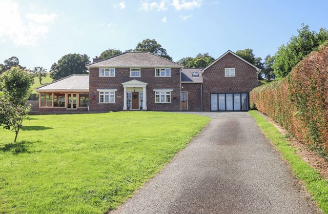 TALAR WEN, pet friendly, with open fire in Bala