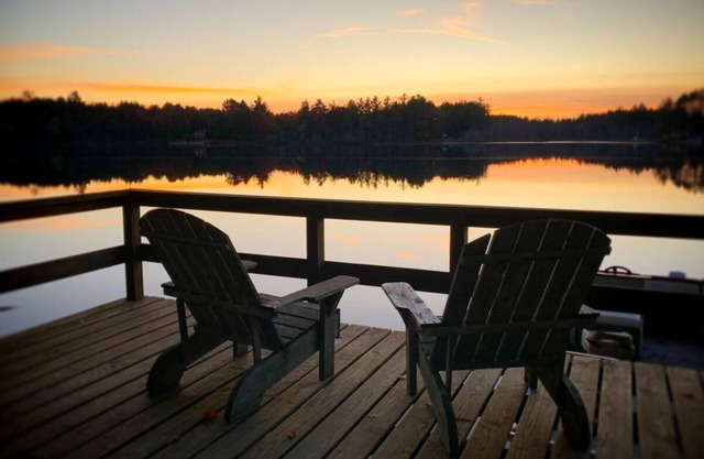 Tall Pines Private, Rustic, Lakeside Cottage