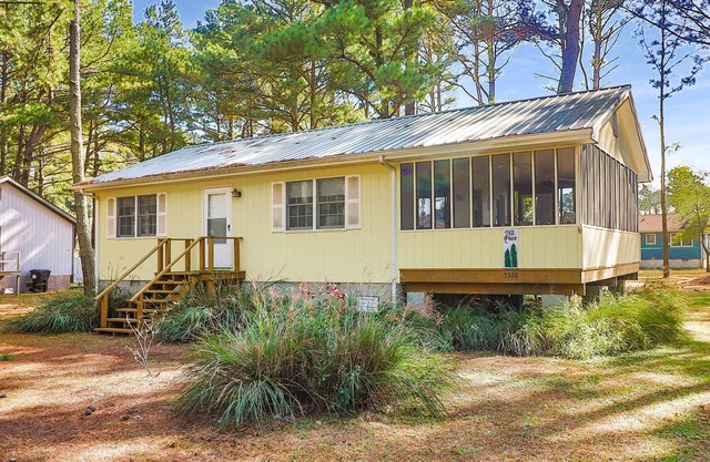 Tall Pines - Pet friendly; Screened porch!