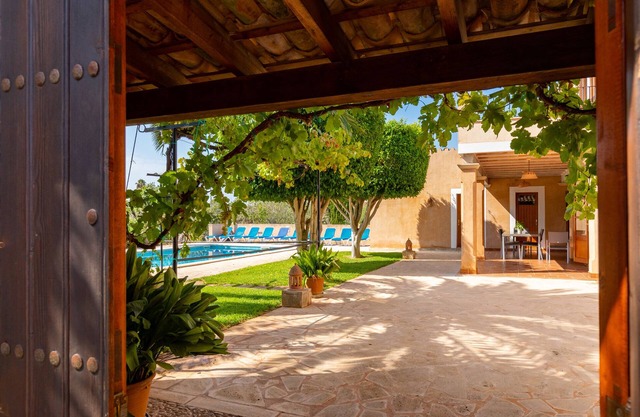 Tallador for 10 in S' Alqueria Blanca, beautiful garden with pool, air conditioning and wifi