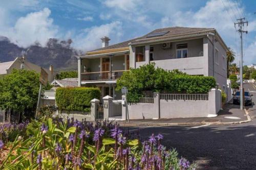 Tamboerskloof Retreat 4BR House Including Cottage!