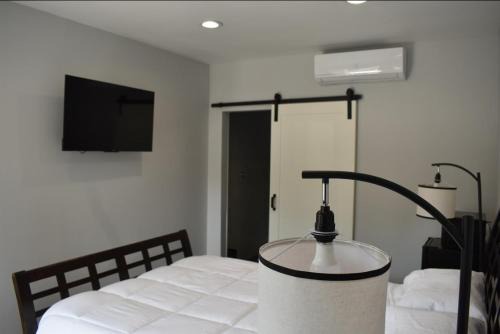 Tanersville Village Rooms on Saw Mill Creek