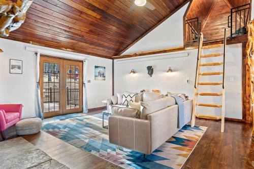 Tatanka Hideaway Hot Tub Pool Table Massive Space