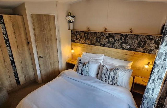 Tattershall lakes breaks Swan view
