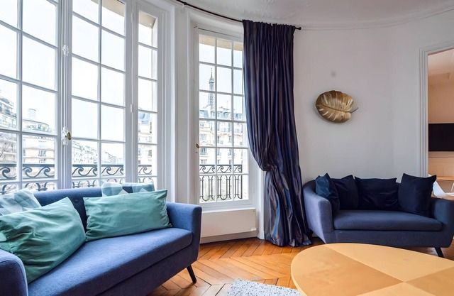 TBS 321 - Superb apartment with Eiffel Tower view