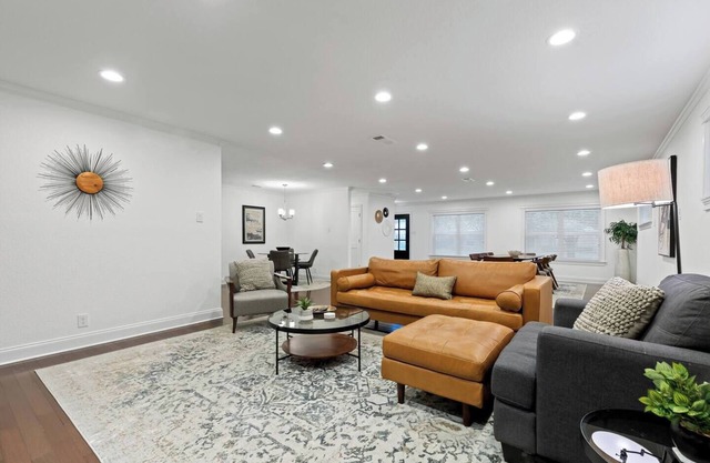 TCH - Spacious 3bd/2ba home in Dallas w/Workspace