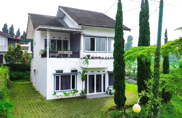 Teh Victory at Vila Istana Bunga Jawa Barat