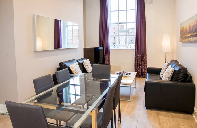 Temple Bar Wellington Quay 3 Bed/2Bath Modern Apartment - sleeps 9