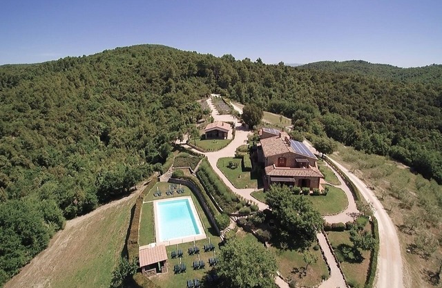 Tenuta di Forte Sorgnano | Farmhouse with pool