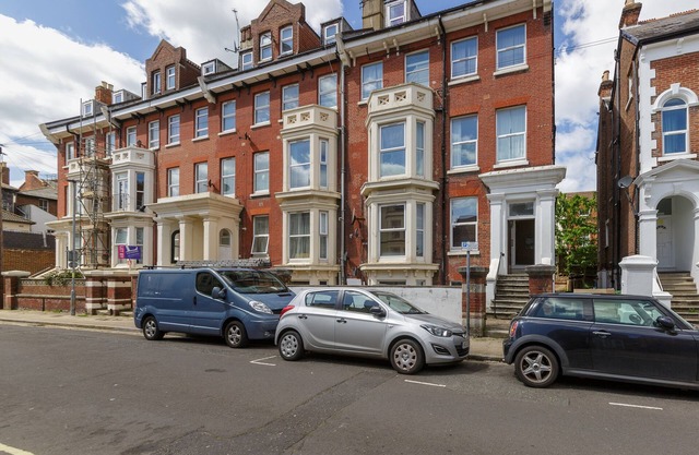 Tern Place - Central Southsea 2 Bed , city view